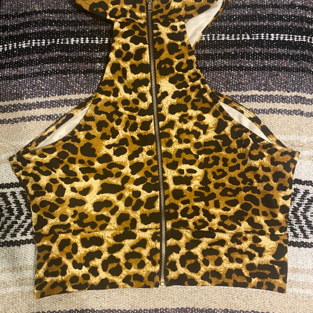 Open front leopard top - Picture 2 of 4